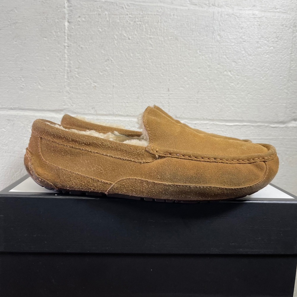 UGG Australia Ascot Brown Suede Shearling Moccasin Slippers Men's 11 US/10 UK